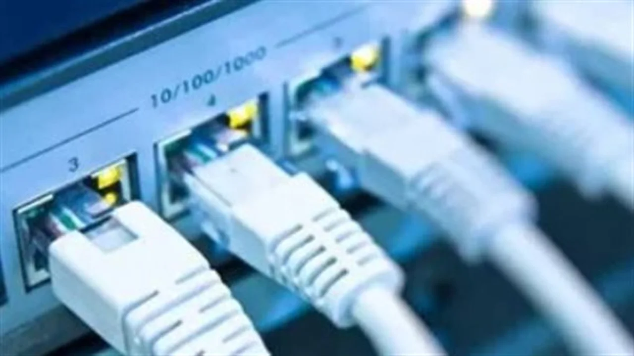 أسعار منافسة.. شركة اتصالات تطلق باقات إنترنت أرضي بـ10 جنيهات للمشتركين